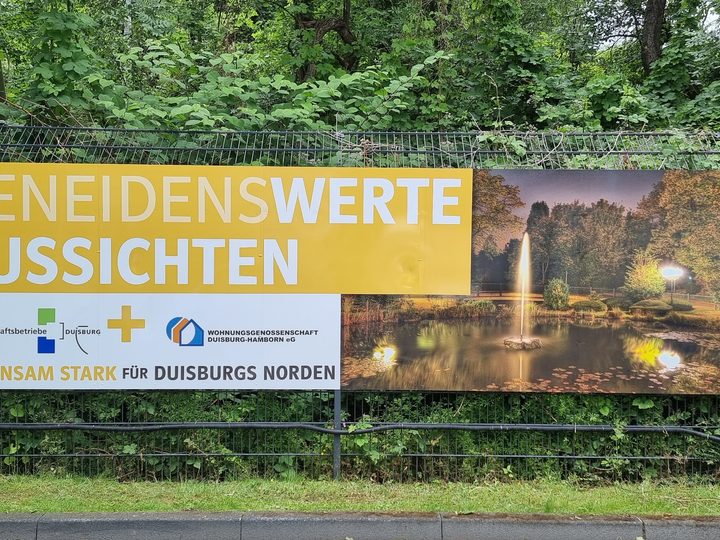 Beneidenswerte Aussichten – Außenschild