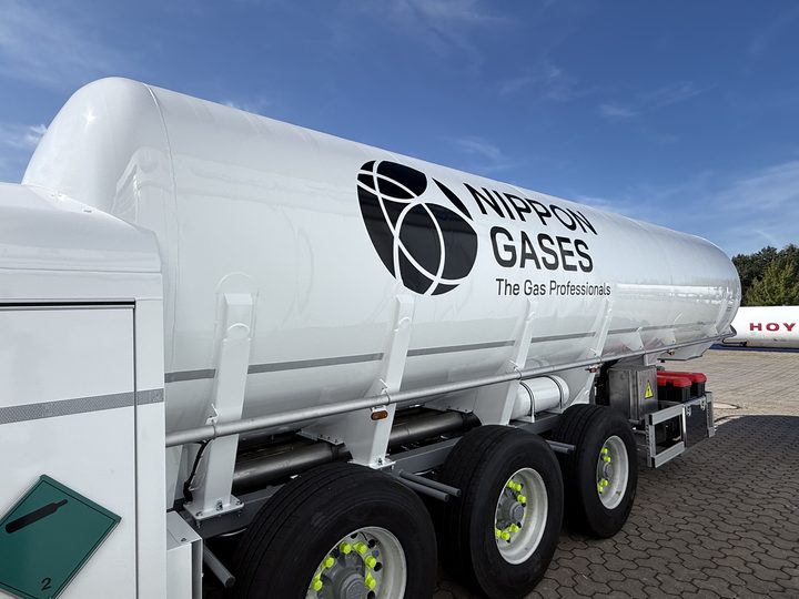 Nippon Gases Tankauflieger – zweite Ansicht